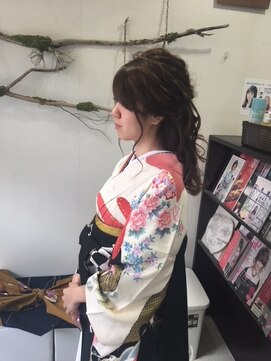 ヘアセットサロンエッジ(Edge) 卒業式ルーズハーフアップ