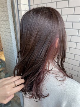 レア(Lea) ピンクベージュインナーカラー