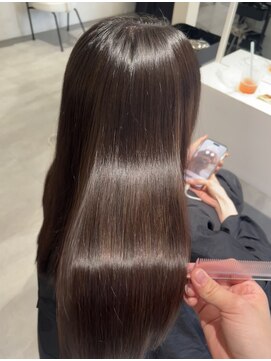 ハチ(HACHI) 複雑履歴でもストレートになりたい！ツヤ髪スタイル