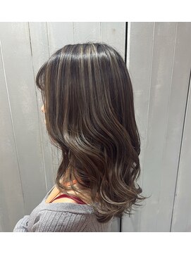 グロウ 丸の内(GLOW) グレージュハイライトカラー