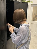 ラッシュ(rush) 透明感ベージュで切りっぱなしボブ