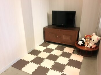 アングゥギャラリー(ungu GALLERY)の写真/【キッズスペースあり】ママさん世代からも高い支持◎お子様と一緒に親子カット！