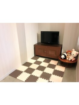 【キッズスペースあり】ママさん世代からも高い支持◎お子様と一緒に親子カット！