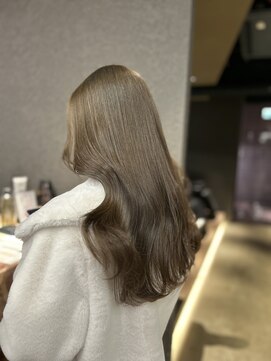 ペレ 渋谷(PELE) 黒髪/クラゲヘアー/オリーブグレー/小顔/ココアベージュ/渋谷