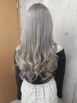 フォックス 四日市店(FOX) 艶髪ロング/巻き髪/レイヤーカット/ホワイトシルバー