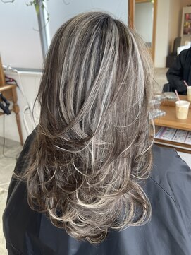 シェリー(Che'ri) ハイライト×レイヤーカット/和田