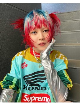 オーン 渋谷(OOn) ターコイズブルー×レッドのデザインカラー