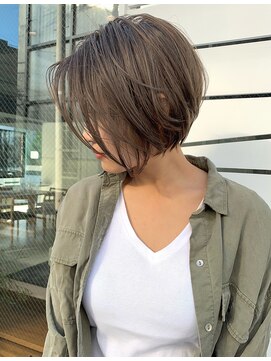 トルネード(TORNADO) レイヤー前下がりショートボブ
