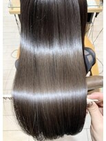 プラグ バイ ネオリーブ(plug by neolive) 髪質改善　美髪　艶髪　酸熱トリートメント　Ｊ