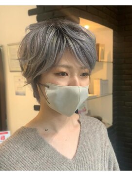 ヘアーアンドカラー ルジャルダン 葛西店(le jardin) ショートヘアにシルバーハイトーンで個性的に！