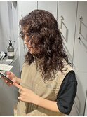 ブラウンカラー　ミディアムパーマ　スパイラルパーマ　アレンジ