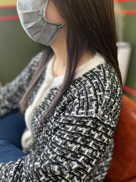 大人のさりげないイヤリングカラー　ラベンダーグレージュ