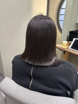 ヤヤ 浅草(yaya.) 切りっぱなし肩ラインボブスタイル