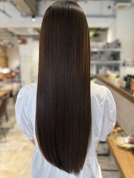 セラ バイ ユーレルム(SerA by U-REALM) 髪質改善トリートメント　代表　森