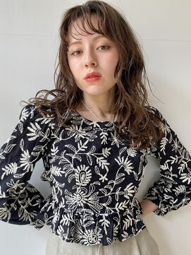 ルーイ(LOUIE) オイル仕上げでセミウェットなウェーブヘア