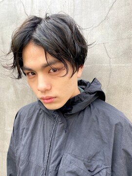 ベター(better) 長めセンターパートでアンニュイな雰囲気に