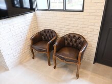 【一人ひとりがゆったりできる空間】店内は開放的で路面店でも外からはあまり見えないように作ってます☆