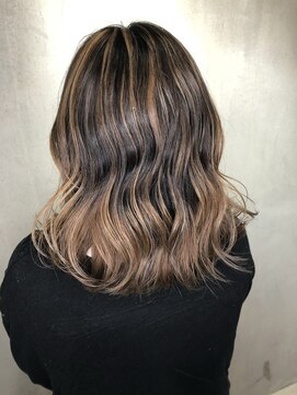 ルッソ チアロ(Lusso chiaro) ハイライト×グレージュカラー/30代40代50代