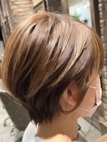 ユキオ ダル(Yukio Dal)&nbsp;20代30代大人可愛い小顔ショートボブ前下がりショートハイライト