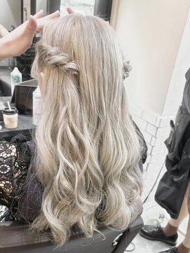 サロンドミルク 溝の口店(salon de MiLK) ホワイトシルバー