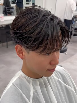 リップス 栄(LIPPS) フェザーパーマシースルーマッシュ刈上げ高め