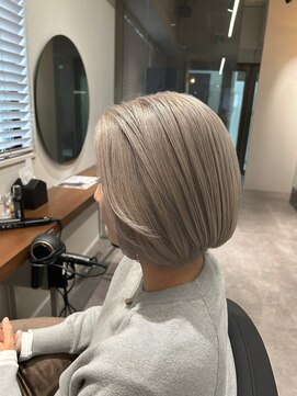 イルダバイグラッシー センター北(iluda by glassi) 冬人気No.1 ホワイトブロンドベージュ［伊左治祐未］