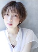 シースルーバング&ベージュハイライトのマッシュショート