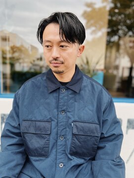 フォーコーナーズカットショップフェイビーズ 名古屋西(FourCornersCutShop favey's) センターパート フェード メンズカット ロン毛