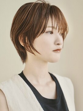 ダブルバイグリッター(W by GRITTERs) 大人可愛い20代30代40代前下がりショートボブ/丸みショート◎