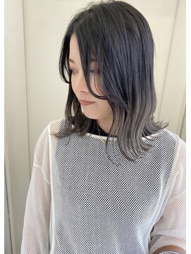 ヘアーデザイン シュシュ(hair design Chou Chou by Yone) ブルーブラック&グレーシルバーグラデーション