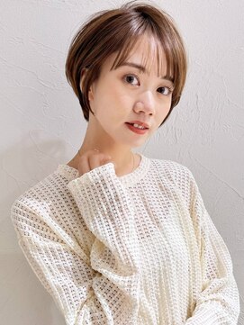 アンド ストーリーズ(&STORIES) 前髪あり耳掛け丸みくびれショートボブ20代30代40代50代(蘭)