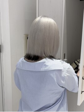 リー 梅田(Lee) ブリーチ履歴トータル2~3回必須/ホワイト/シルバー/ブロンド