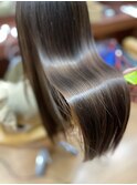 「酸熱トリートメントで叶える潤いと艶の美髪」