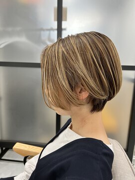 ミエル ヘア 新宿(miel hair) 白髪ぼかしハイライト/くびれショート【新宿】