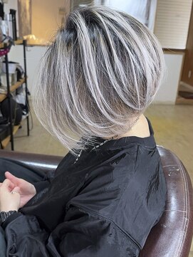 ブレイズヘアー(BLAZEhair) 【脱白髪染めデザイン】ホワイトバレイヤージュ×ブリーチ３回