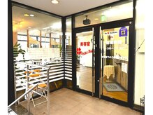 ラッキー ヘアー 北柏店(Luckey Hair)の雰囲気（窓から差し込む自然光が心地よく広がり、明るく開放感のある空間）