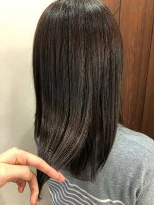 原因を徹底追及した髪質改善トリートメントで、髪の芯から潤う美ツヤ美ヘアに導きます♪滑らかな指通りへ