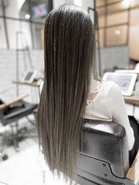 フェリア 渋谷(Feria) バレイヤージュグレー♪