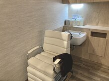 ヘアサロンワイスリー 春日原店(HAIR SALON Y3)の雰囲気（個室風のブース。ヘッドスパは4種類の香りと効果が選べます！！）