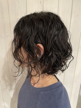 ファンビリ(Fambilly)の写真/支持絶大！大人気メンズパーマで気軽にイメチェン☆ON/OFFキマる、扱いやすいパーマスタイルをご提案！