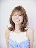 ミルクティーベージュ小顔ヘアくびれ外ハネレイヤーボブ