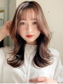 大人ガーリーダークアッシュミディアムレイヤー似合わせカット