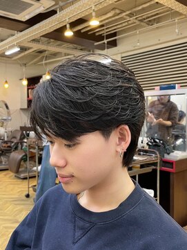 レボルトヘアー(R EVOLUT hair) MEN’S HAIR/波巻きツイストスパイラル/リバースセンターパート