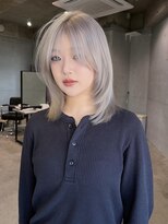 シオ ヘアー デザイン(Sio. hair design) 透け感シルバーの大人ハッシュ