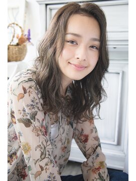 アンジュ ヘアー(Ange hair) 大人可愛いセンターパート無造作カール