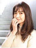 大人女性に人気のナチュラルロングヘア