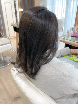 ネオリーブ チロル 横浜西口店(Neolive CiroL.) 暗めグレージュヘア　ラベンダーカラー　レイヤーカット