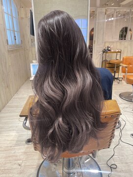 レイラバイアフロート 吉祥寺(Lila by afloat) グレージュカラーのロングレイヤーカット