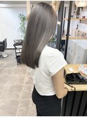暗めグレージュ