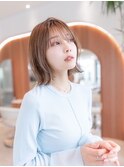 切りっぱなしボブくびれレイヤーかきあげ前髪卵型ピンクブラウン
